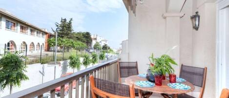 屋外ダイニングエリア