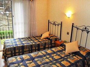 2 chambres, fer et planche à repasser, accès Internet