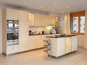 Kühlschrank, Ofen, Geschirrspüler, Toaster