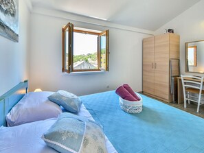 1 bedroom, iron/ironing board, WiFi