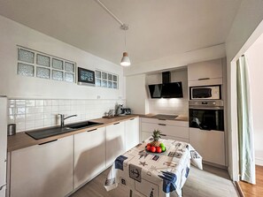 Réfrigérateur, micro-ondes, four, lave-vaisselle