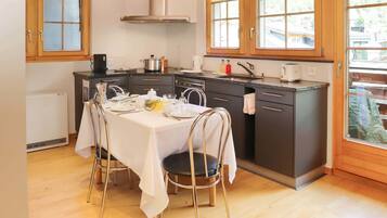 Fridge, oven, dishwasher, toaster