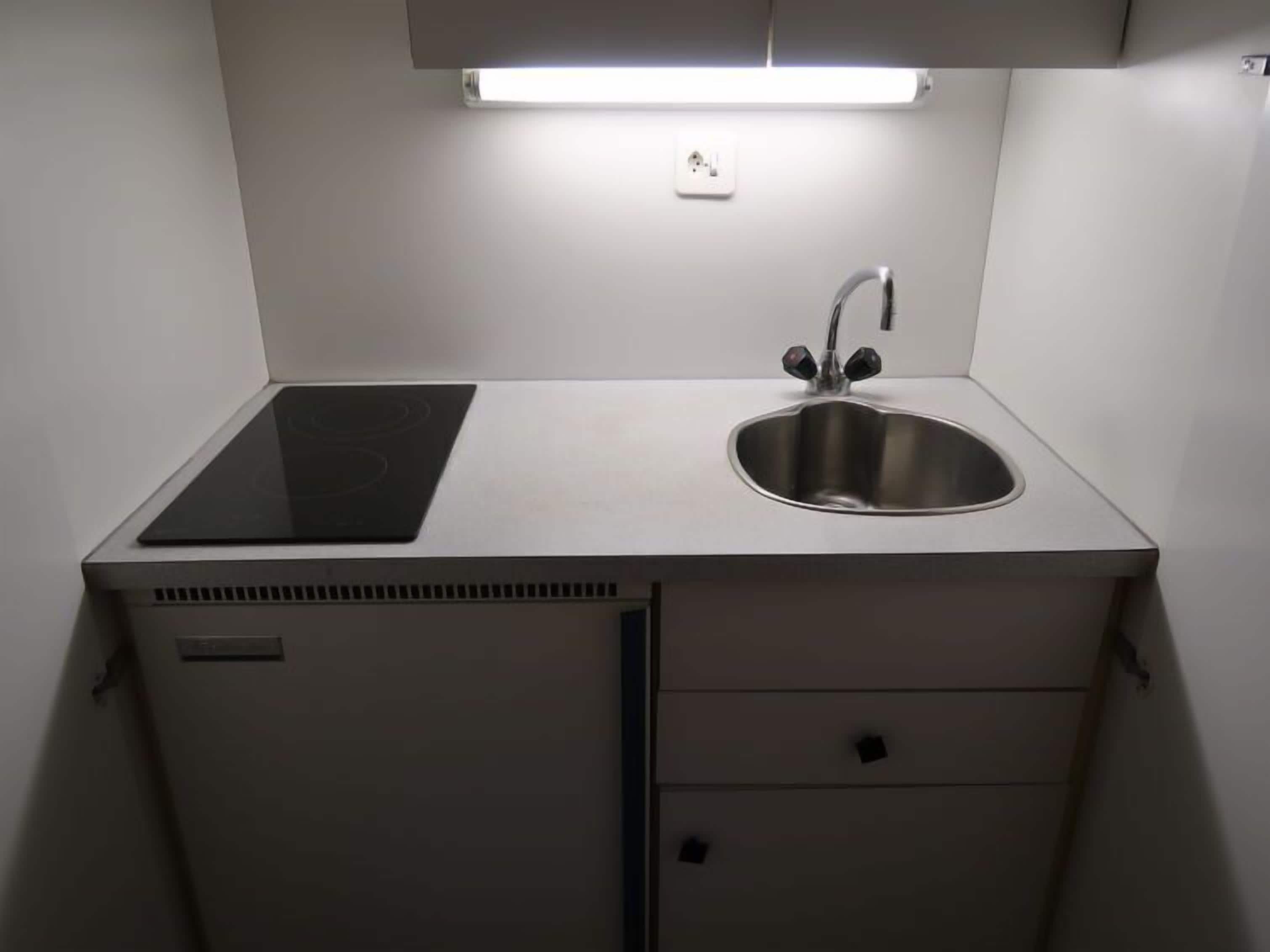 雪櫃、微波爐、廚房用具/餐具/器皿