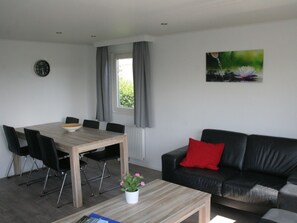 Dining - Luxe 6 persoons by Interhome (Retranchement)