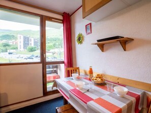 Dining - Sarvan 625 by Interhome (Les Menuires)