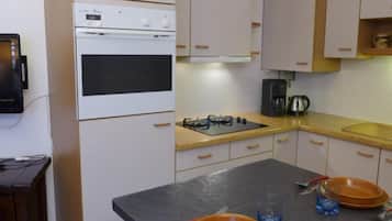 Réfrigérateur, micro-ondes, four, lave-vaisselle