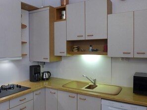 Réfrigérateur, micro-ondes, four, lave-vaisselle