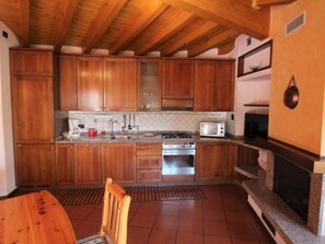 Fridge, microwave, dishwasher, cookware/dishes/utensils