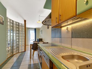 ثلاجة، ميكروويف، فرن، غسالة أطباق