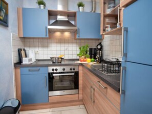 Kühlschrank, Mikrowelle, Ofen, Geschirrspüler