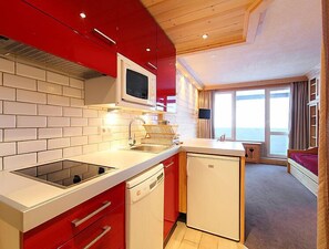 Réfrigérateur, micro-ondes, lave-vaisselle