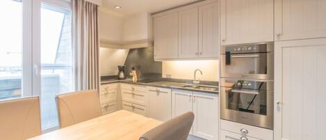 Refrigerador, microondas, horno, lavavajillas