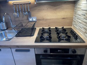 Réfrigérateur, micro-ondes, four, lave-vaisselle