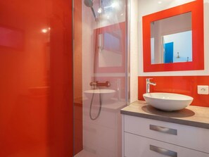 Bathroom - Bleu Marine by Interhome (Saint Georges de Didonne)