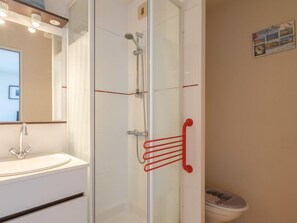 Bathroom - Les Balcons de l'Atlantique by Interhome (Vaux Sur Mer)