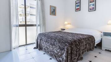 3 chambres, fer et planche à repasser, accès Internet