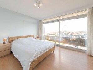 2 bedrooms, iron/ironing board, WiFi