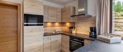 Kühlschrank, Mikrowelle, Ofen, Geschirrspüler