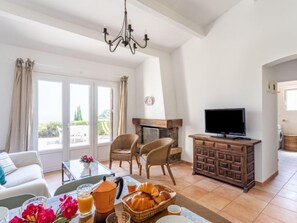 TV, fireplace - Domaine des Collieres by Interhome (Cavalaire)