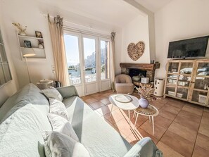 Télévision, cheminée