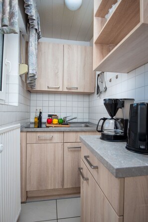 Kühlschrank, Mikrowelle, Geschirrspüler, Toaster