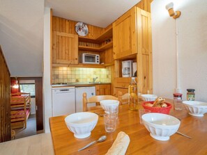 Fridge, microwave, oven, dishwasher - Brelin Evons 409 by Interhome (Les Menuires)