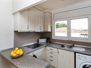 Fridge, microwave, oven, cookware/dishes/utensils
