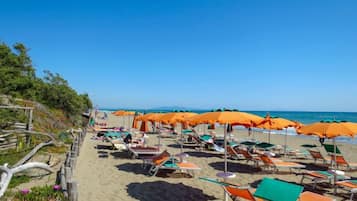 Una spiaggia nelle vicinanze