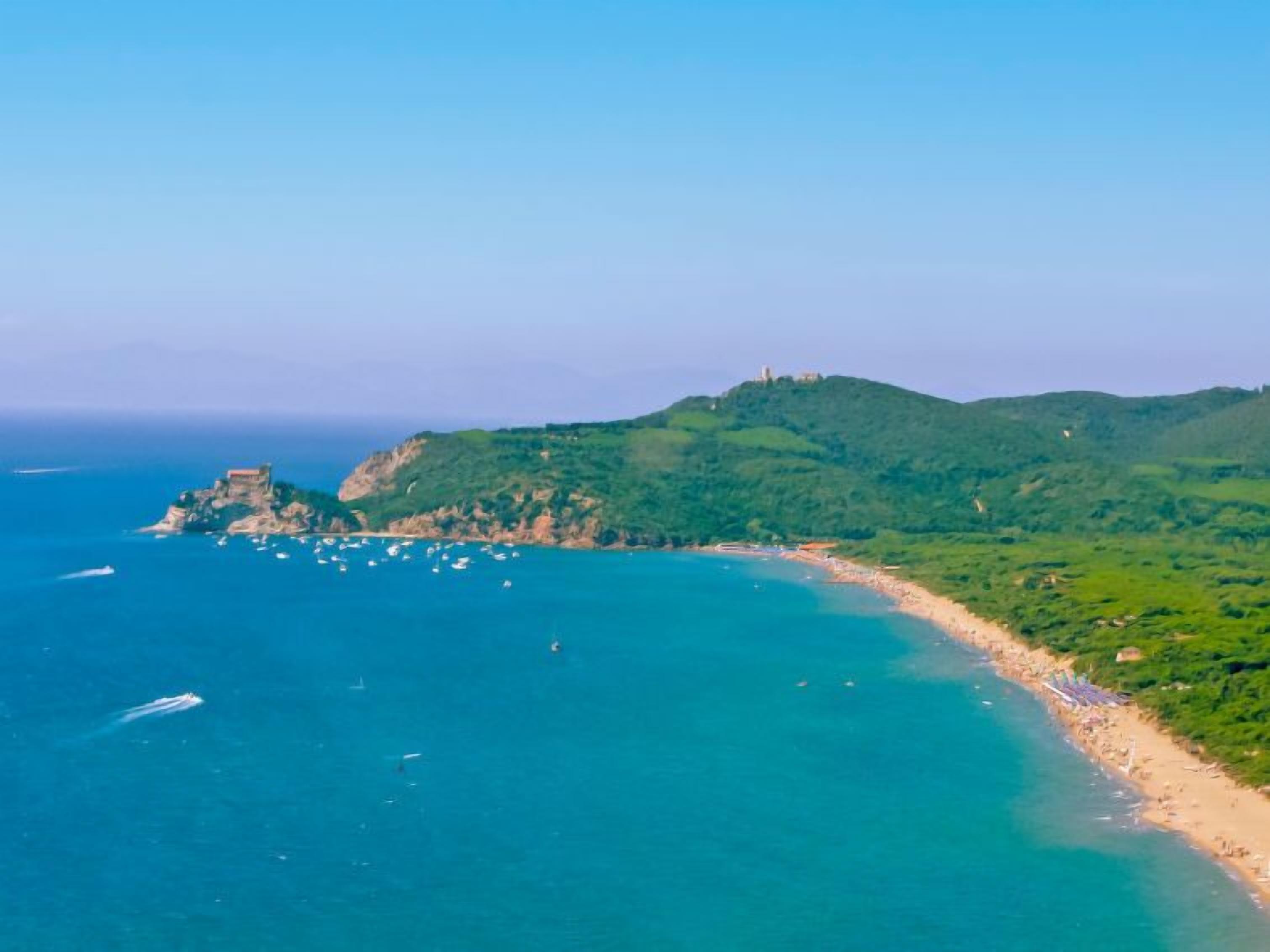 Una spiaggia nelle vicinanze