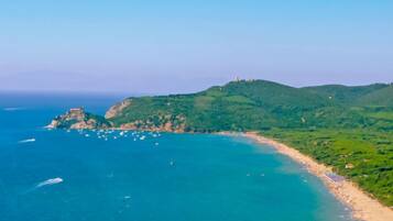 Una spiaggia nelle vicinanze