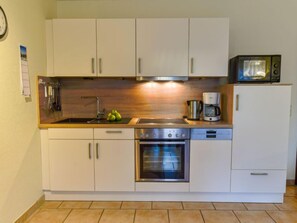 Kühlschrank, Mikrowelle, Ofen, Geschirrspüler