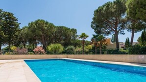 A rectangular swimming pool with clear blue water, surrounded by a tiled deck. - Résidence Green Village 2 by Interhome (Cap d'Agde)