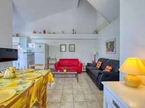 TV, DVD player - Les Grandes Bleues 2 by Interhome (Narbonne-Plage)