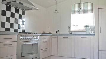 Réfrigérateur, micro-ondes, four, lave-vaisselle