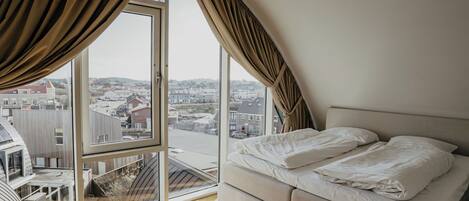 3 quartos, escrivaninha, acesso à internet