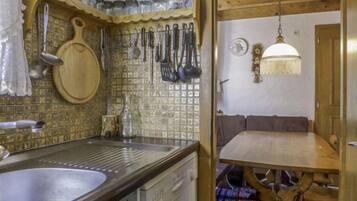 Fridge, oven, dishwasher, toaster