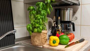 Kühlschrank, Mikrowelle, Toaster, Hochstuhl