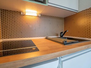 Réfrigérateur, micro-ondes, four, lave-vaisselle