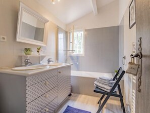 Bathroom - Les Iris by Interhome (Roussillon)