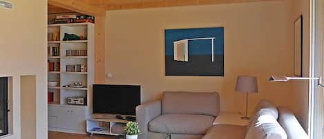 Televisión y chimenea