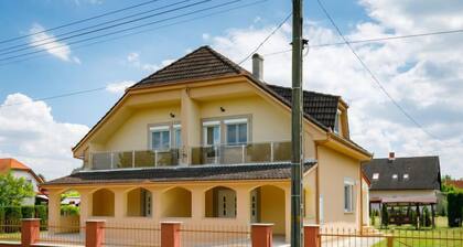 Daisy 2 by Interhome