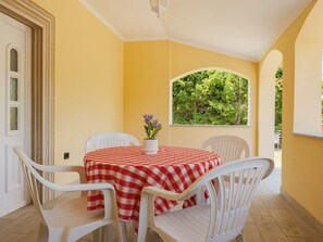 Outdoor dining