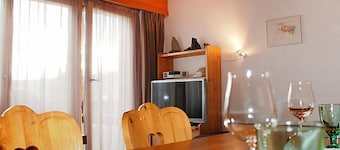 Valetta Sura by Interhome