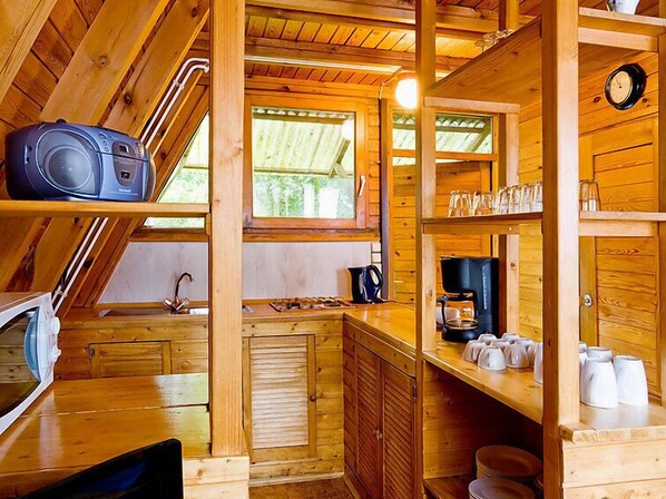 Fridge, microwave, cookware/dishes/utensils - Geesthof by Interhome (Hechthausen)