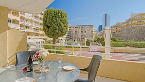 تناول الطعام بالخارج