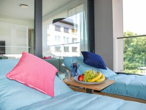 3 soverom, skrivebord, strykejern/-brett og internett (inkludert)