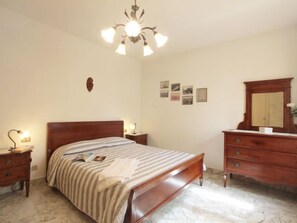 3 bedrooms, iron/ironing board, WiFi