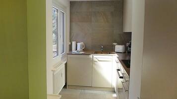 Frigorifero, forno, lavastoviglie, pentole/stoviglie/utensili