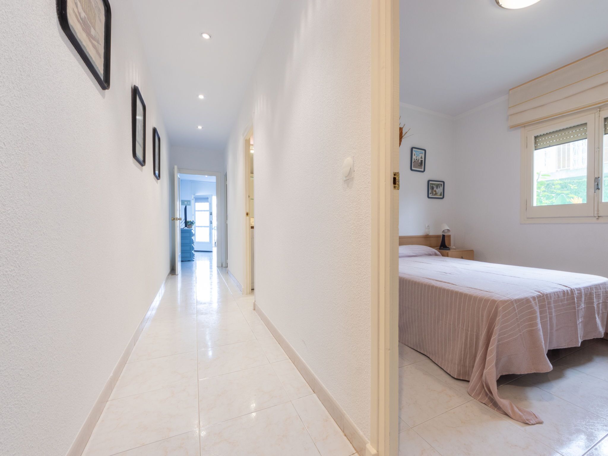 2 slaapkamers, een strijkplank/strijkijzer