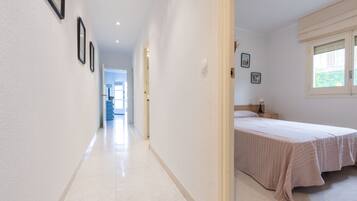 2 slaapkamers, een strijkplank/strijkijzer